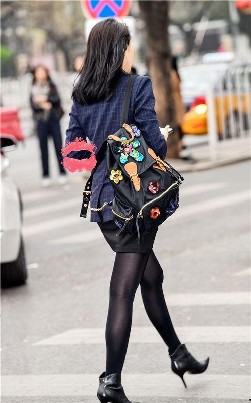 街拍黑丝视频,黑丝诱惑下的时尚街拍风采