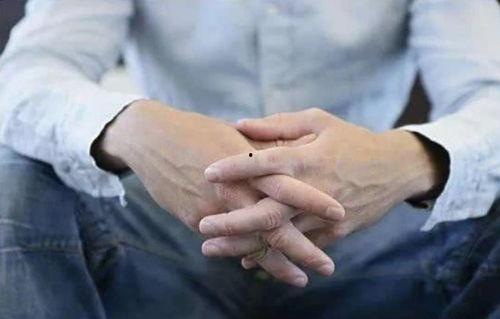 用手握老公那根,共度温馨时光