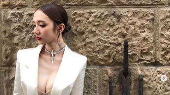 李玫多大嫁给老公的,揭秘明星夫妻的幸福起点