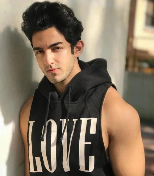 印度明星男老,从青涩少年到魅力大叔的蜕变之路