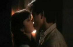 屏幕舌吻av,屏幕之吻，AV中的浪漫瞬间