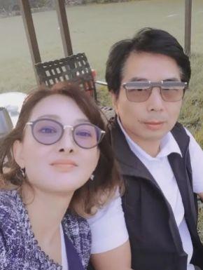 牛莉老公图片,揭秘娱乐圈低调富豪的帅气人生